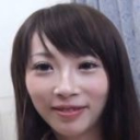 日本人の小柄な女の子、彩咲が硬いペニスに騎乗してクランピーを楽しむ。