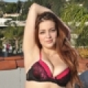 初脱ぎ巨乳娘〜美巨乳、グラマラスな美女がカメラの前で初めての裸体をさ  らけだす!全メディア初公開