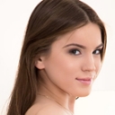 W美マンコに交互挿入 パーティー後のお楽しみは美少女2人と3P三昧 Evelina Kate