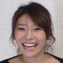 痩せこけた日本の熟女、幸子が10代の若者のようにファックする。