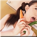 生野菜挿入オナニー