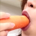 キッチンオナニーに耽る淫乱妻がリストラ旦那のチンポをビンビンにして慰めてくれ最後はたっぷりとザーメン中出し！