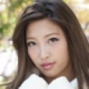 年上男性にマウントして妖艶な身体をくねらせる