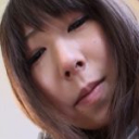小さなおっぱいの18歳の日本人少女レイナが、オーガズムとたくさんの硬いペニスのためにスペースマウンテンに乗る。