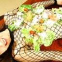 野菜と一緒に召し上がれ！超豪華な女体盛り！