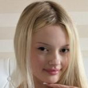 無修正、写真家が露出狂エンジェリカ・ヘヴンの内なる淫乱を解き放つ 噴射＆アナルオーガズム付き