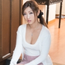 ゴミ出しする近所の遊び好きノーブラ奥さん
