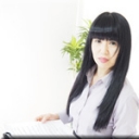 ニュースを読むオンナ