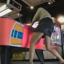 アラサー狙い撃ちゲーセンエアホッケーパンチラ撮影