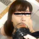 眼鏡をかけて気分は別人 〜何をされてもカメラ目線〜