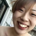 大都会のど真ん中で大胆露出プレイ