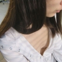 バランスボールで自分磨き中のマダムの胸チラ撮影