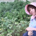 【超解像4K画質】旦那漁に出かけている間に寂しい人妻をナンパ！裸にした人妻はパイパンオマンコをグジョグジョに濡らす淫乱妻だった！