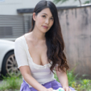 朝ゴミ出しする近所の遊び好きノーブラ奥さん