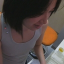 パチンコに熱中している女性の胸ポッチ撮影