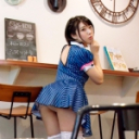 バレないようにこっそり見せつけ　こっそりドキドキパンチラ挑発