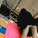 エアーホッケーに夢中になっている女子校生のヒラヒラ舞うスカートからちらちら見えるパンチラ撮影