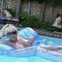 裸主義セレブ達に流行の淫蕩なプールパーティー　裸主義な人々 絶対快楽依存症候群　青●露出